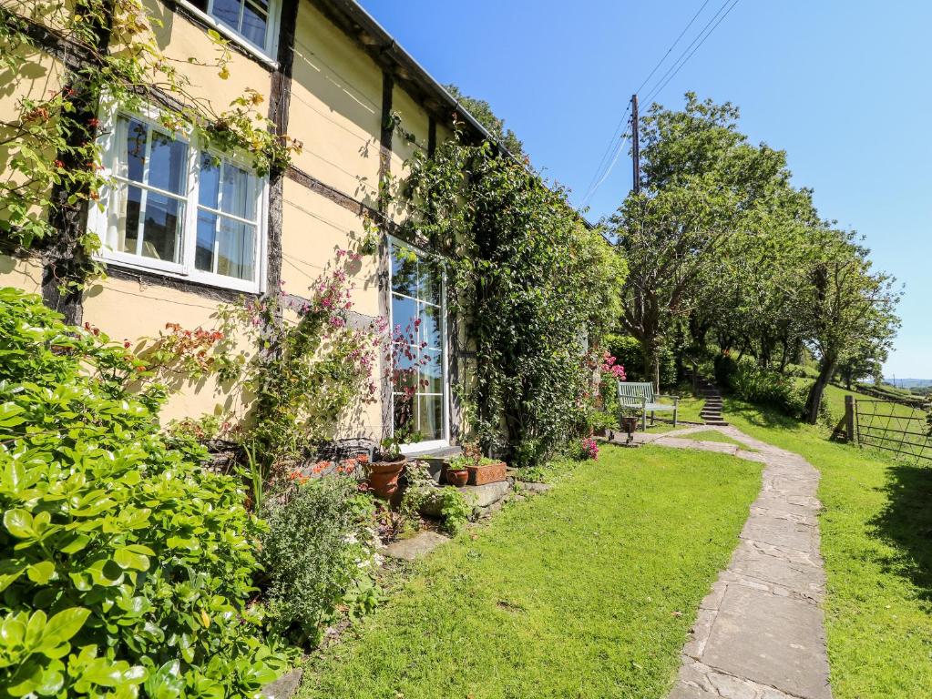 Lower Dolgenau cottage