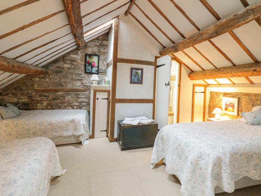 Lower Dolgenau cottage