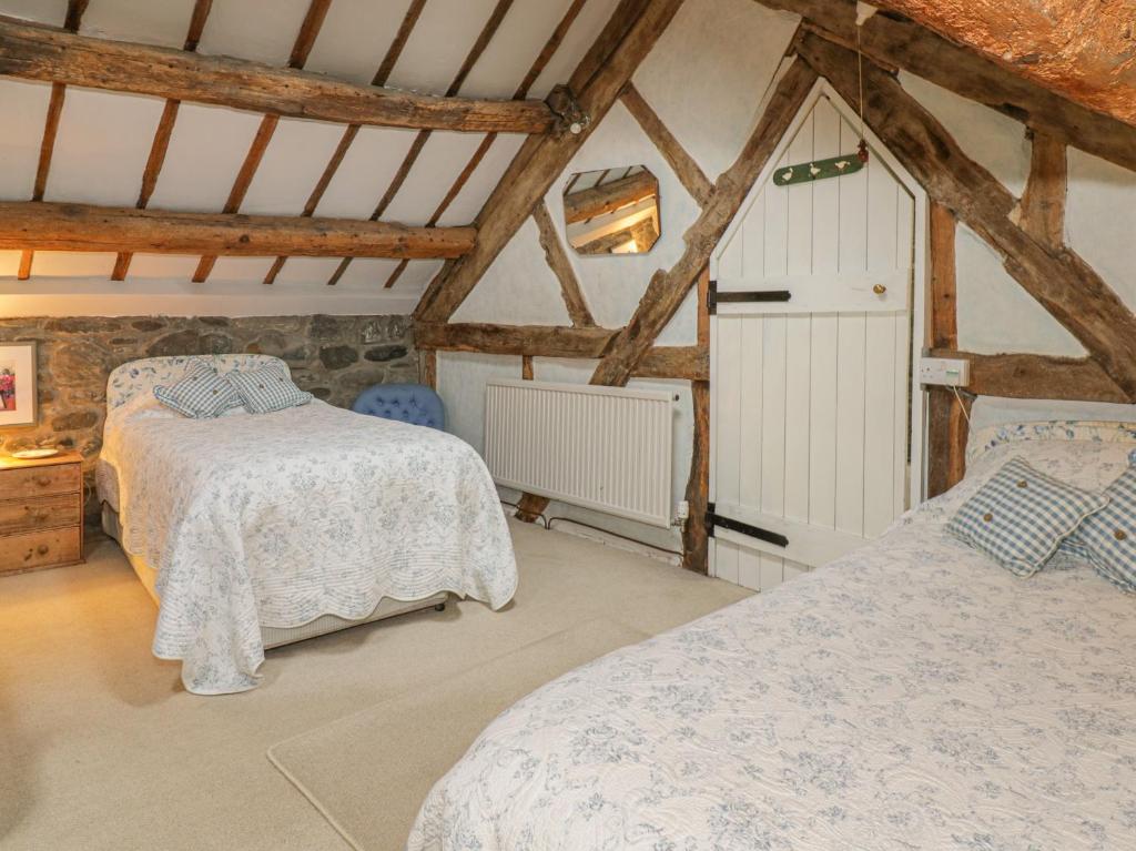 Lower Dolgenau cottage